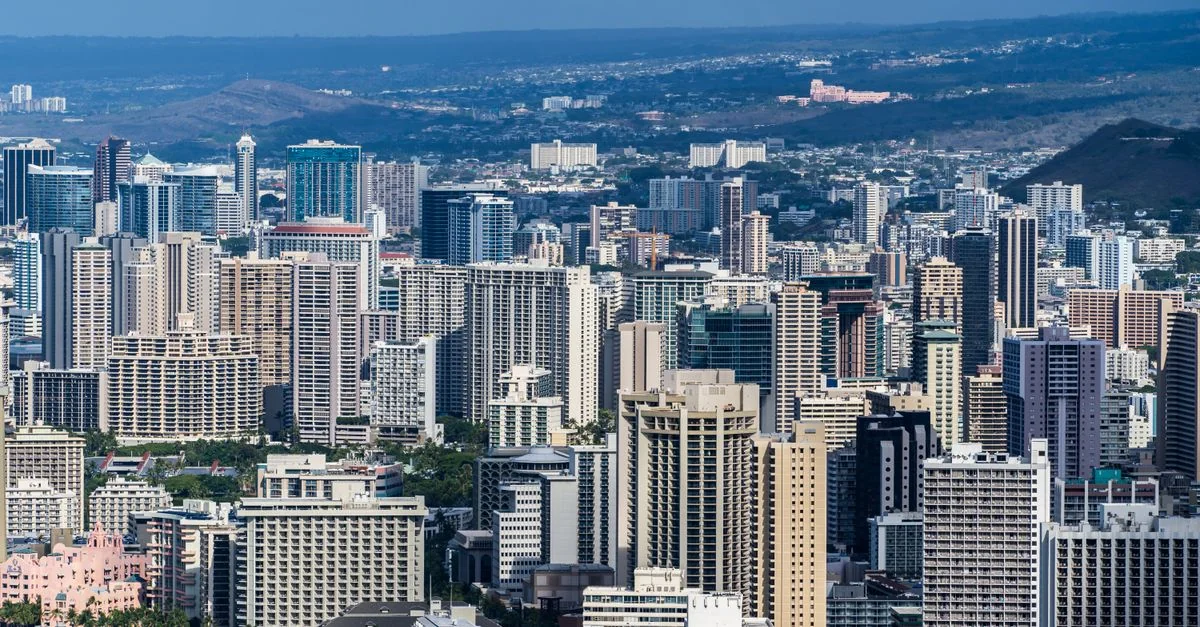 Honolulu Day Trip Guide: History, Coasts, and Private Roads