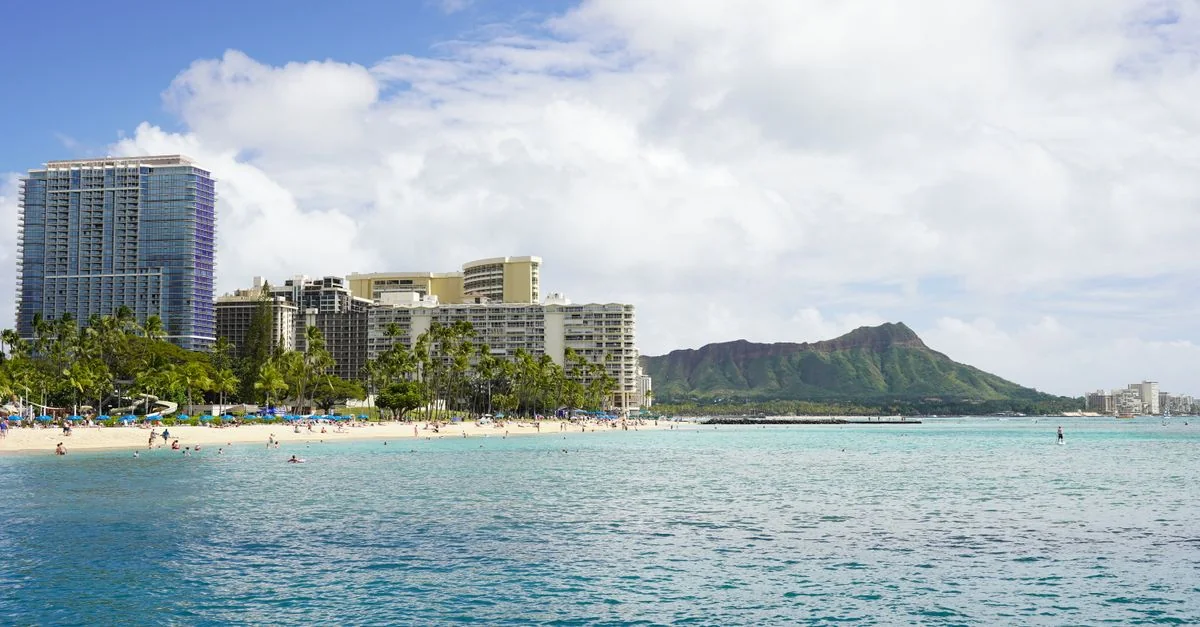 Honolulu Day Trip Guide: History, Coasts, and Private Roads