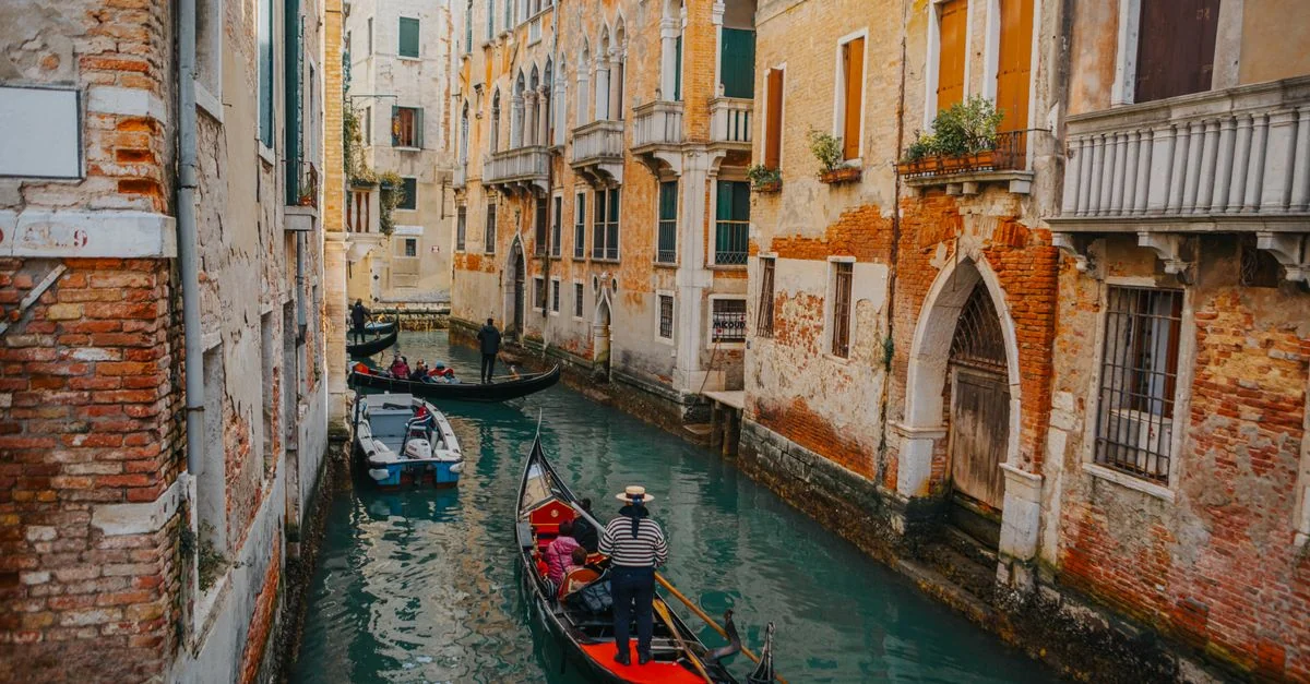 Explore Italy’s Stunning Waters: A Water Sports Guide