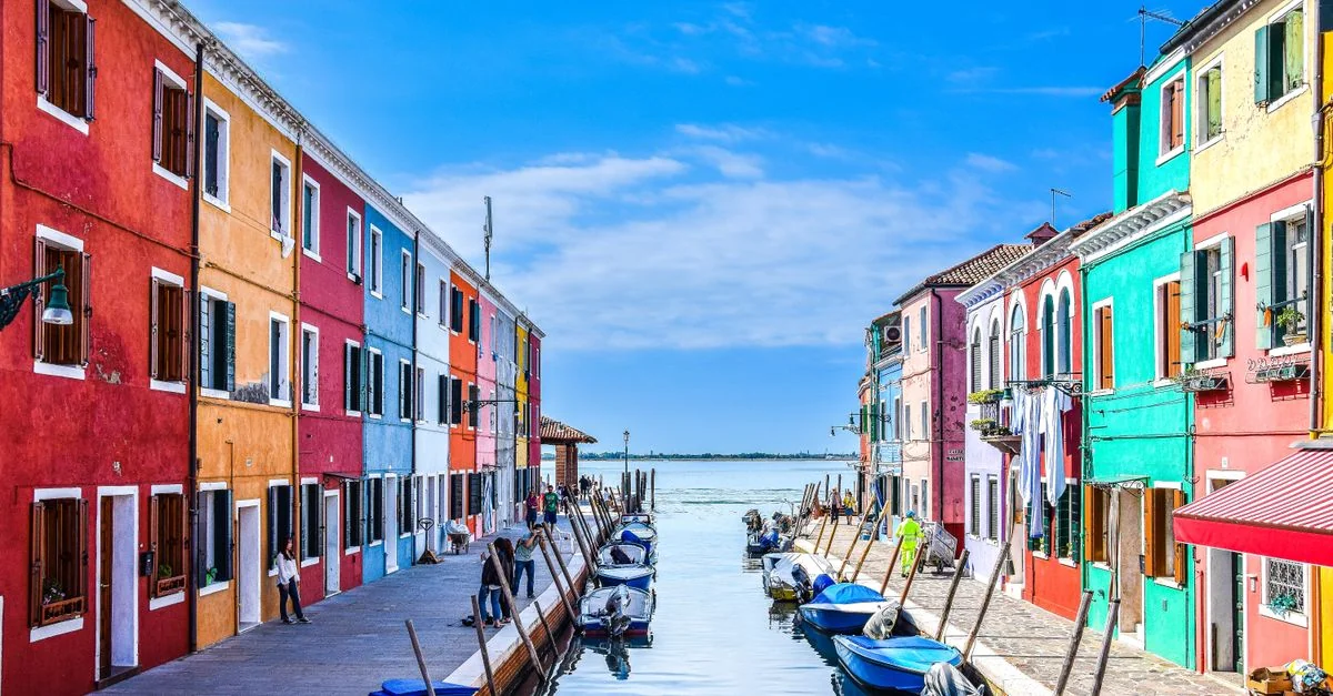 Explore Italy’s Stunning Waters: A Water Sports Guide