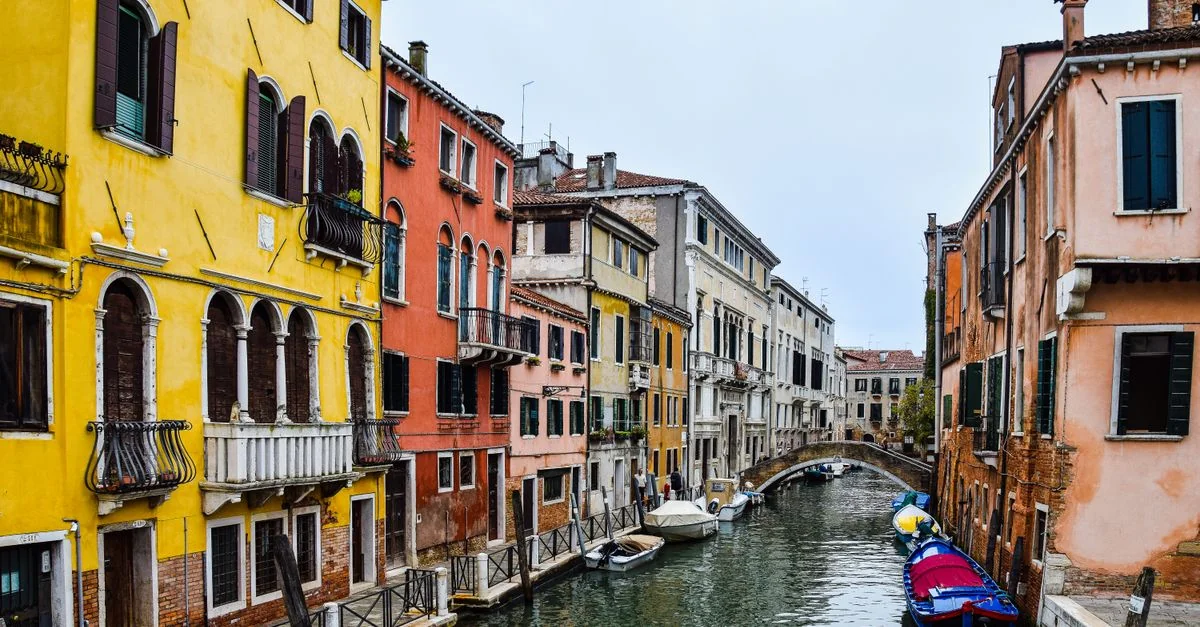 Explore Italy’s Stunning Waters: A Water Sports Guide