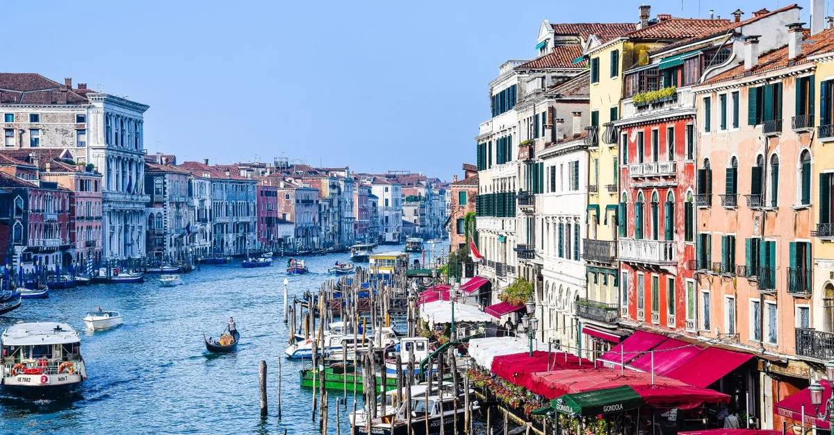 Explore Italy’s Stunning Waters: A Water Sports Guide