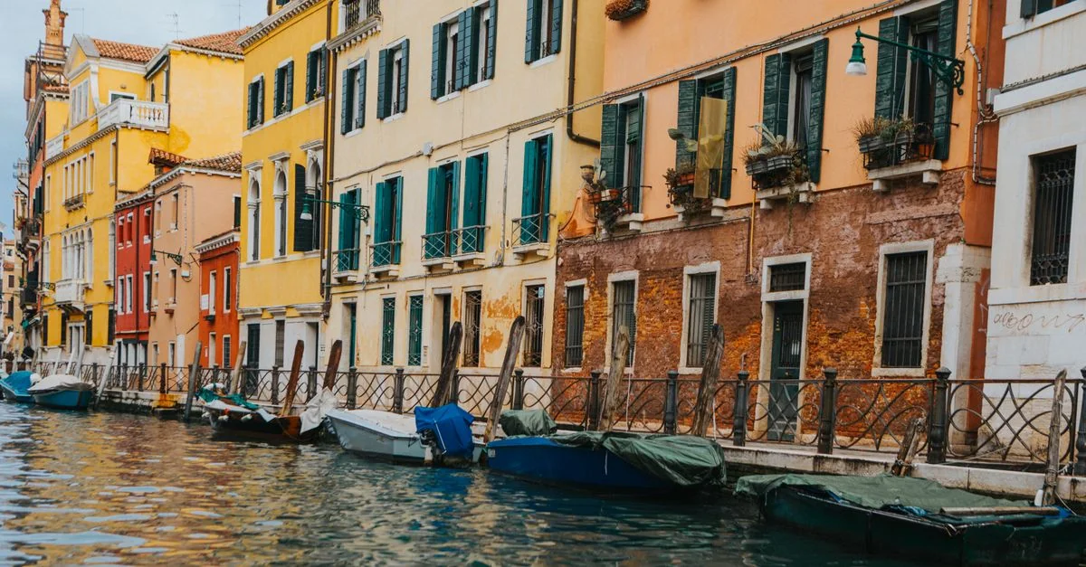 Explore Italy’s Stunning Waters: A Water Sports Guide