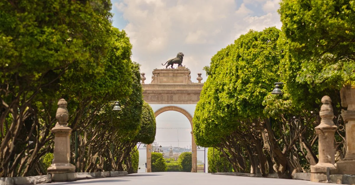 Jalisco Walking Tours Guide: On-Foot Exploration Manual