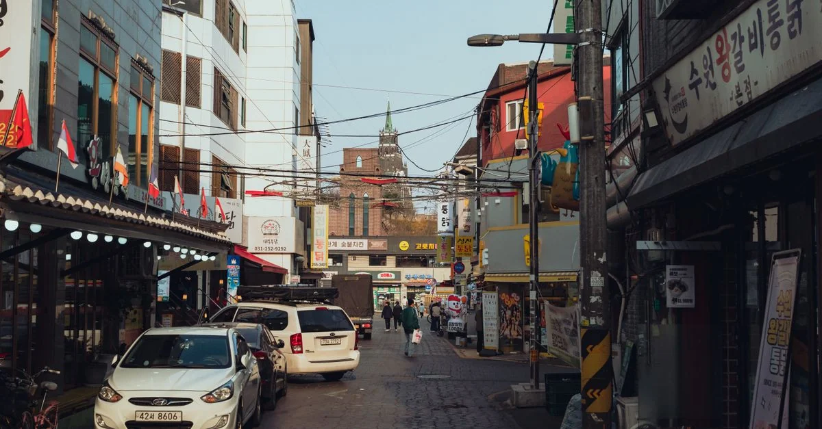 Navigating Jeju-Do: Volcanic Craters, Coastal Cliffs, and Lava Tubes on a Day Trip
