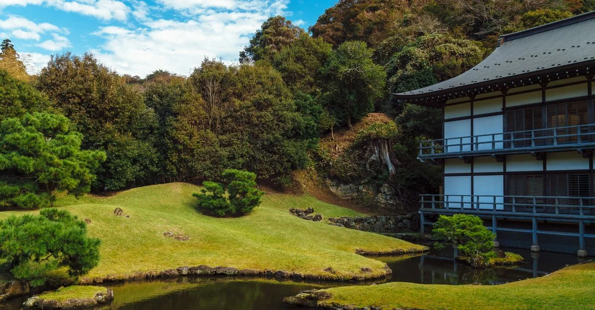 Kanagawa Walking Tours Guide: On Foot Through History and Zen