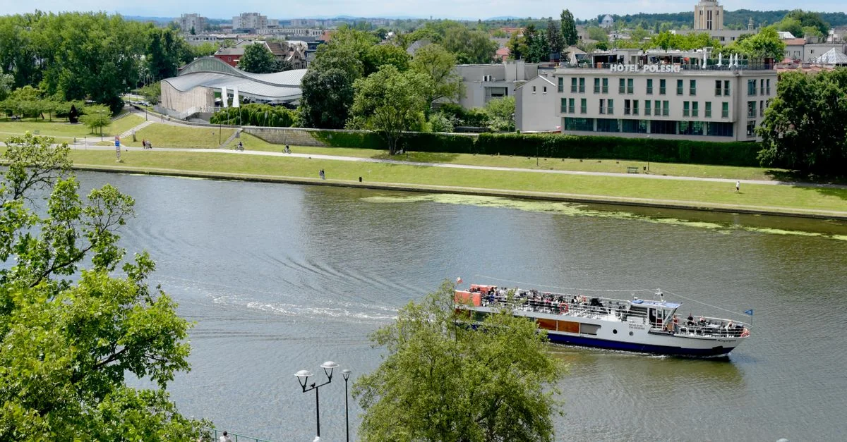 Navigating the Journey from Kraków to Warsaw: A Comprehensive Transit Guide
