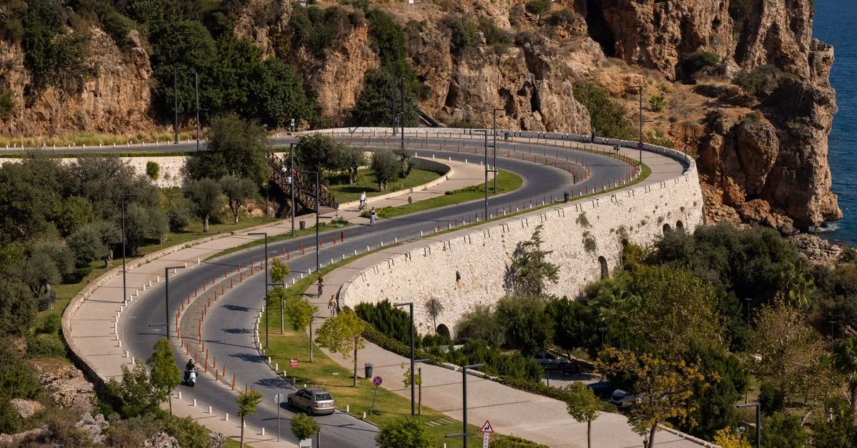 Kusadasi Airport Transfer Guide: Getting from the Airport to the City