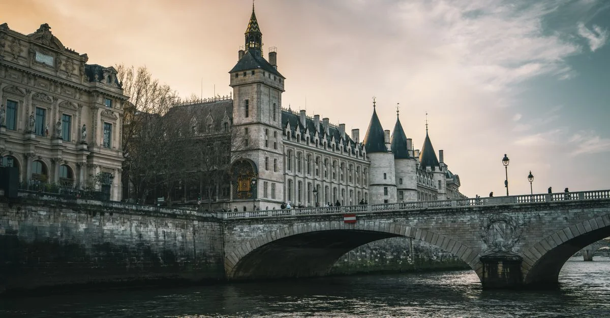 Traveling from Latour-de-Carol to Paris: A Transit Analysis