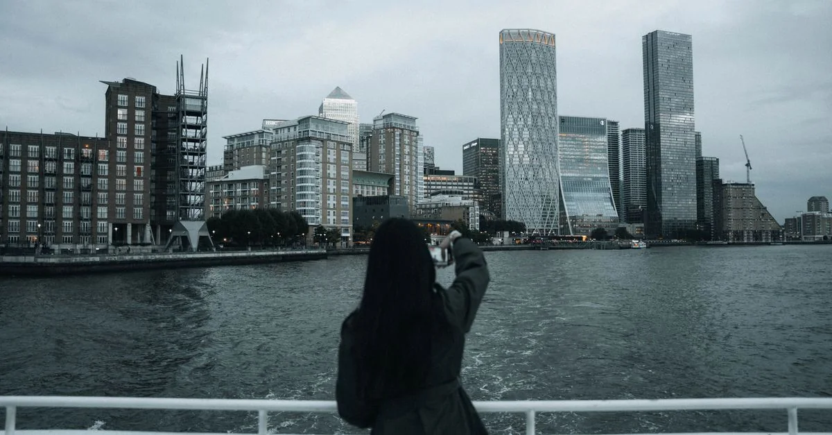 London City Tours and Sightseeing Guide: Walking the Pavements and Riding the Streets