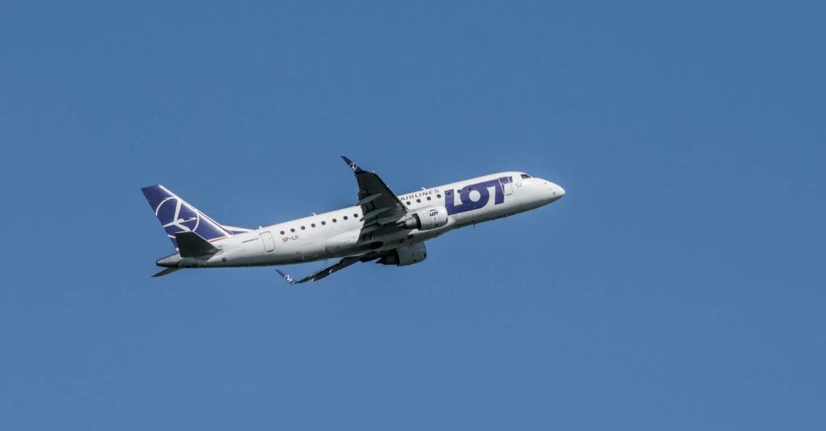 Comprehensive Data-Driven Review of LOT Polish Airlines