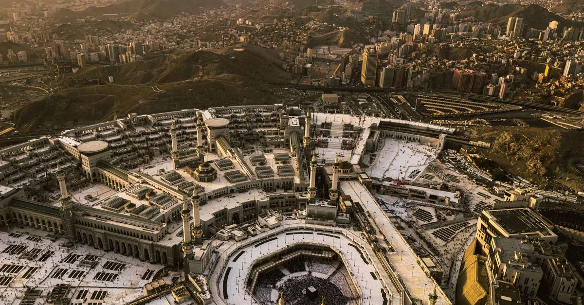 Mecca: A Study in Architectural Grandeur and Historical Significance
