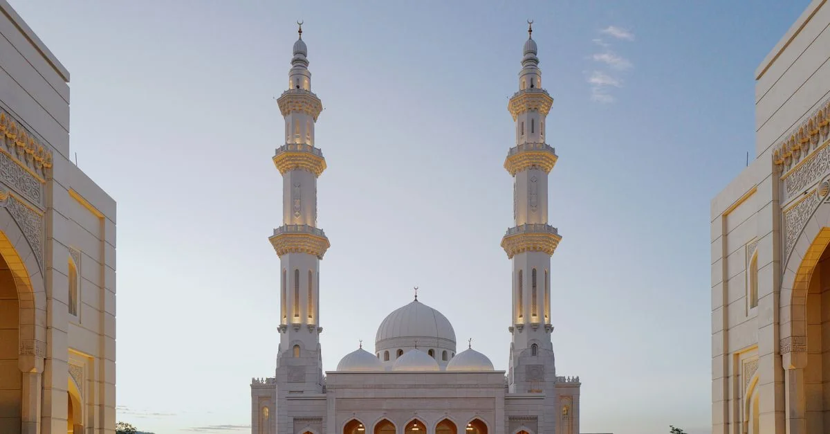 Muscat Day Trip Guide: Castles, Coasts & Mountain Roads