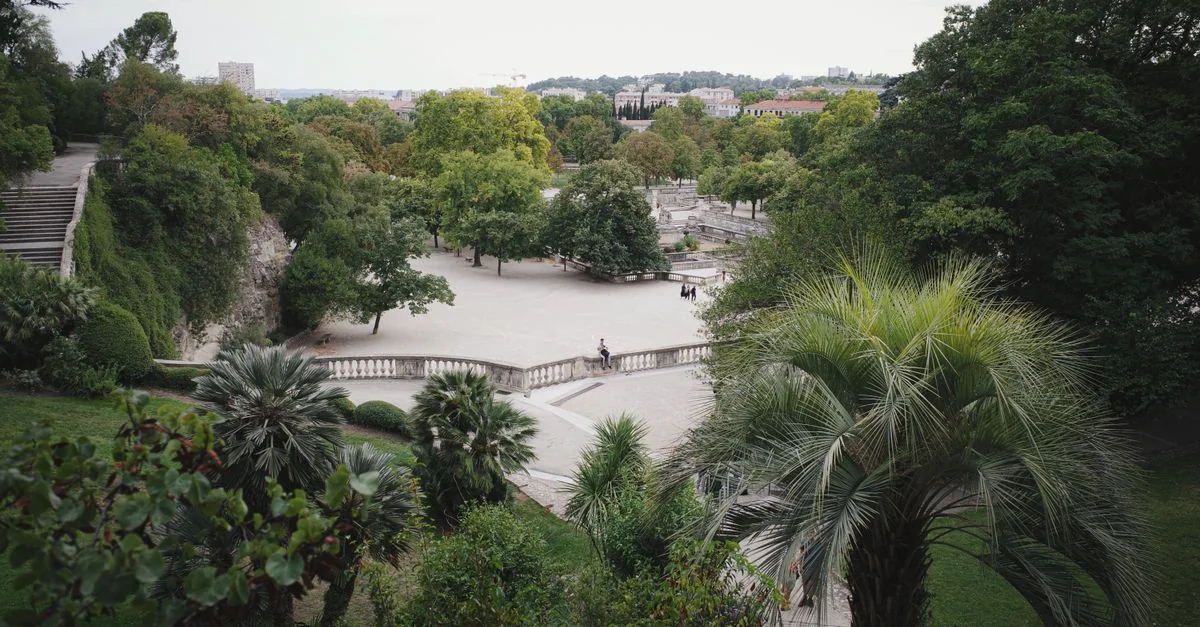Nîmes to Paris by Bus: A Budget Traveler&rsquo;s Guide