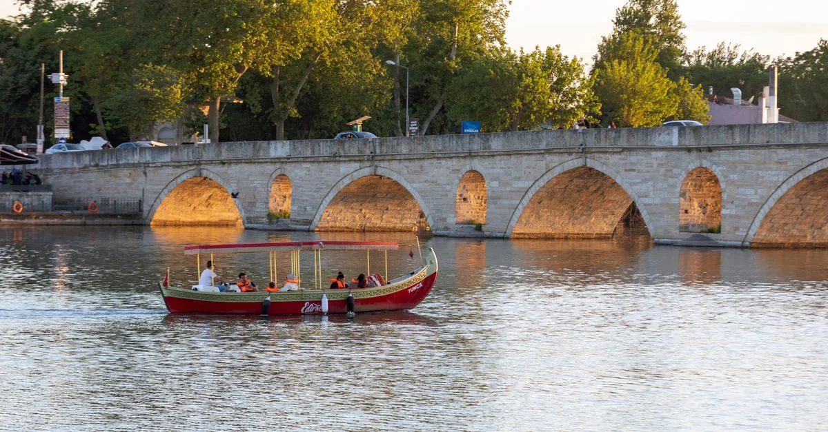 Traveling Between Narbonne and Carcassonne