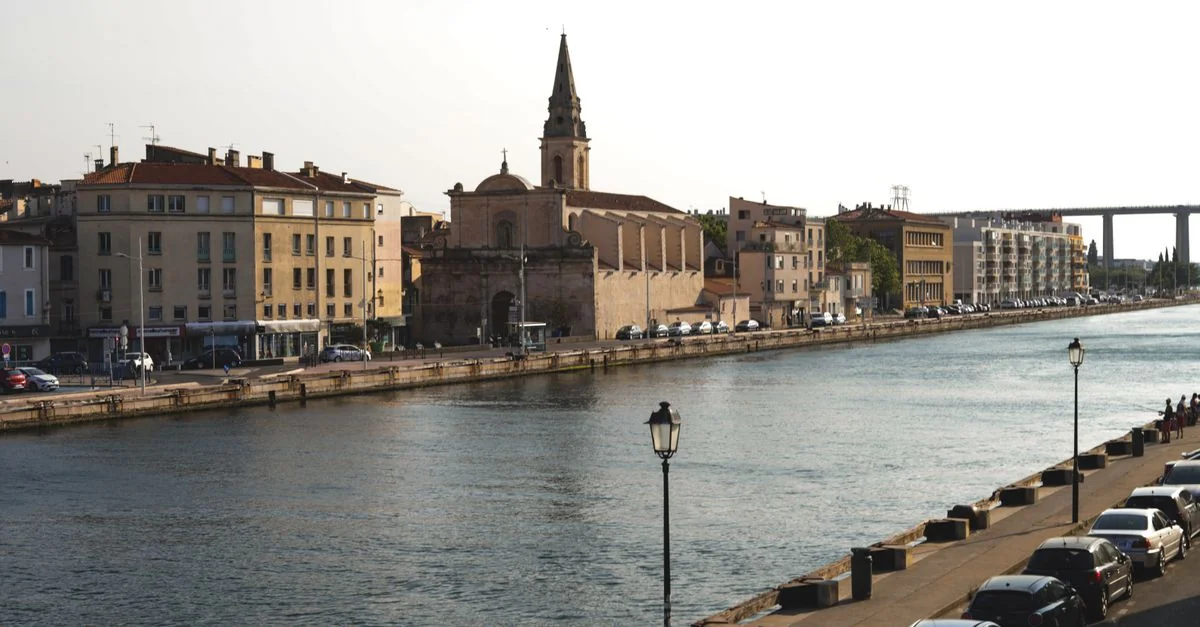 Traveling Between Narbonne and Carcassonne