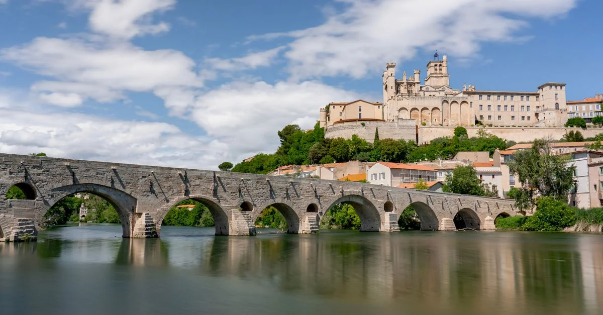 Traveling Between Narbonne and Carcassonne