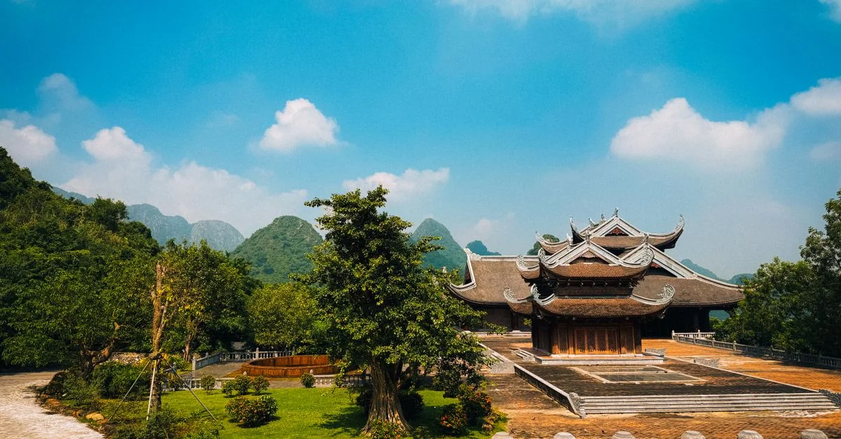 The Ultimate Guide to Ninh Binh Water Sports and Boat Tours
