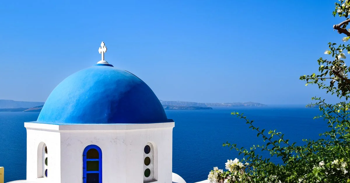 Oía: A Study in Cycladic Architecture and Historical Form