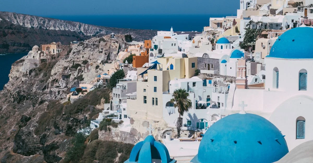 Eating Well in Oia: A Michelin Guide to Santorini&rsquo;s Cliffside Tables