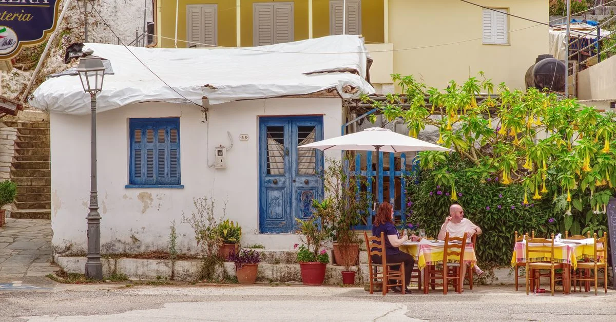 Eating Well in Oia: A Michelin Guide to Santorini&rsquo;s Cliffside Tables