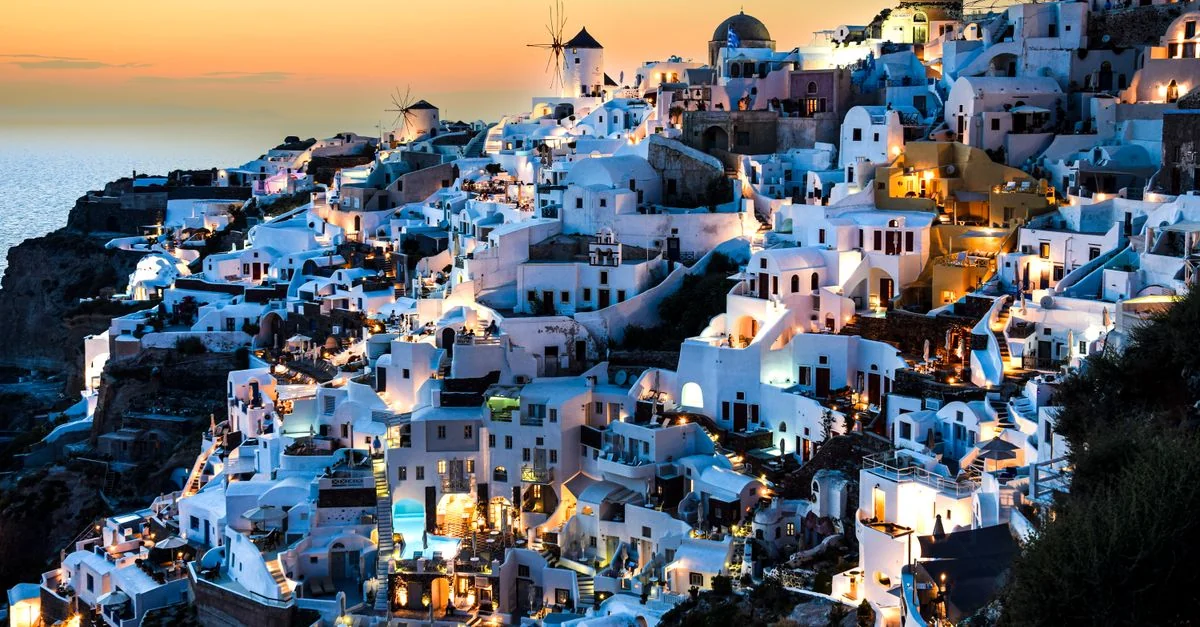 The Oia to Mykonos Ferry Guide: Crossing the Aegean