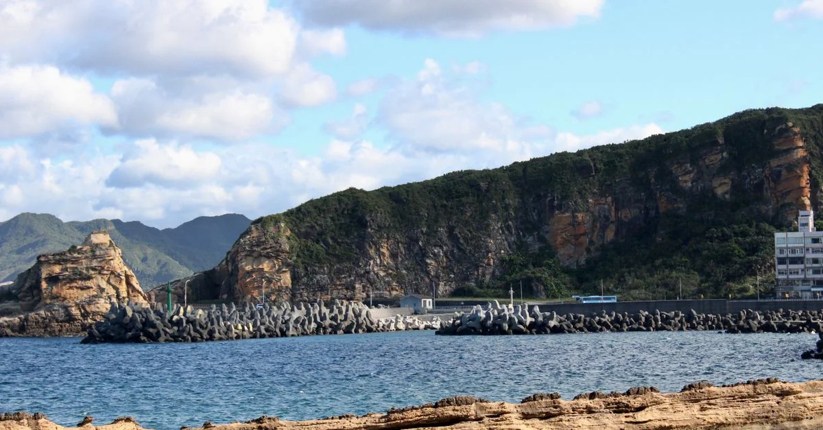 Okinawa Day Trips: Castles, Coasts & Mountain Roads