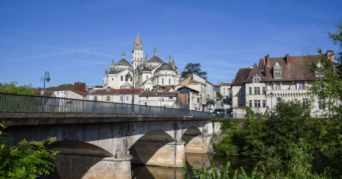 Périgueux to Bordeaux Bus Travel Guide: A Budget Route Planner