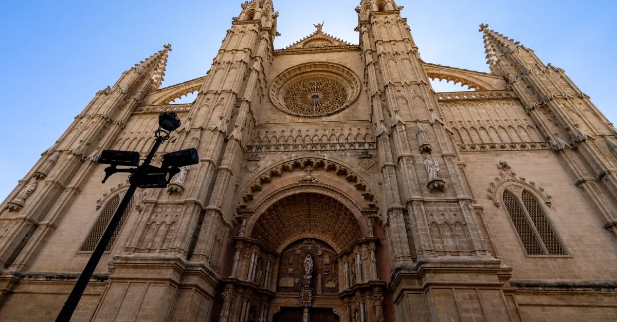 Crossing the Balearic Sea: A Guide to the Palma de Mallorca to Barcelona Ferry