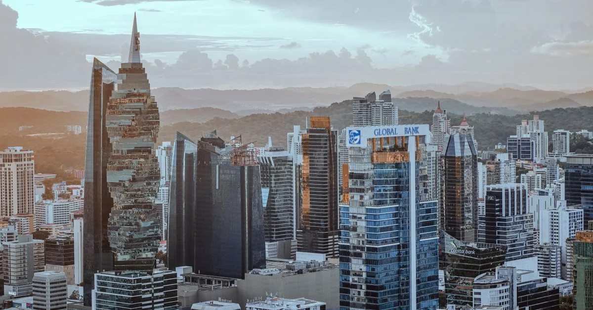Uncovering the Stone and Stories of Panamá Through Art and History