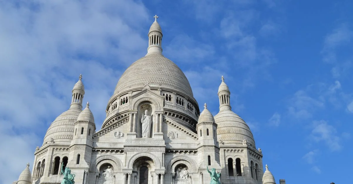 Paris to Biarritz: A Journey Through France&rsquo;s Scenic Coastline