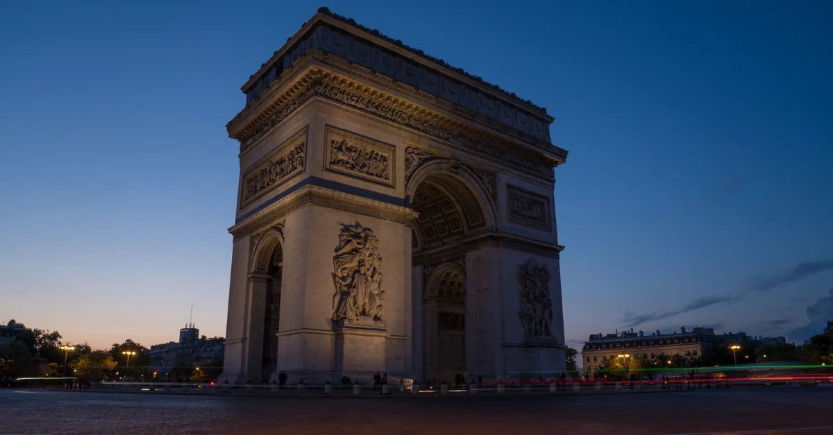 Paris to Biarritz: A Journey Through France&rsquo;s Scenic Coastline