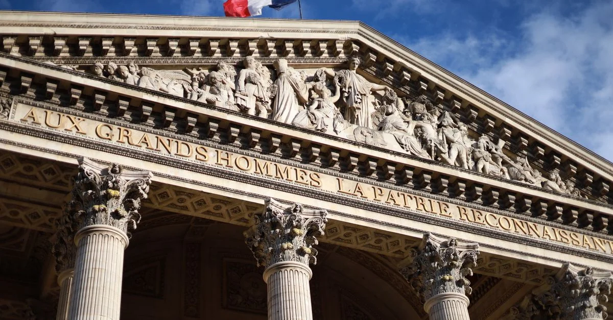 Paris to Biarritz: A Journey Through France&rsquo;s Scenic Coastline