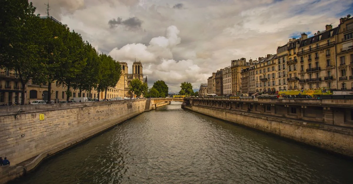 Paris to Biarritz: A Journey Through France&rsquo;s Scenic Coastline