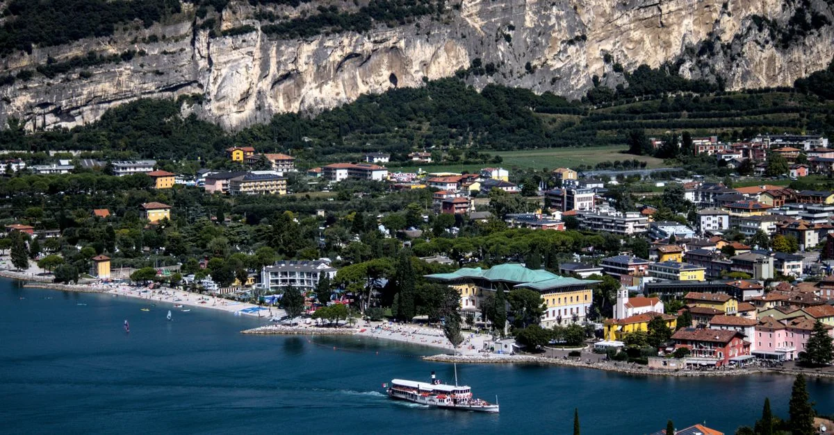 Traveling from Peschiera del Garda to Verona by Bus: A Practical Guide