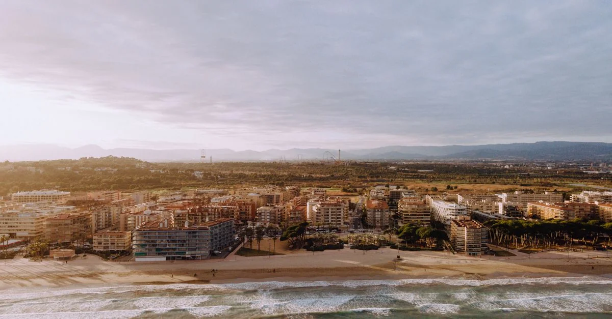 Journey from Pineda de Mar to Barcelona: A Transit Overview
