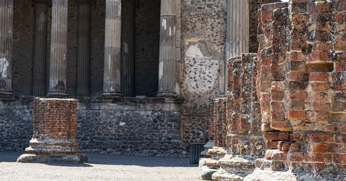 Navigating the Gulf: The Pompei to Capri Ferry