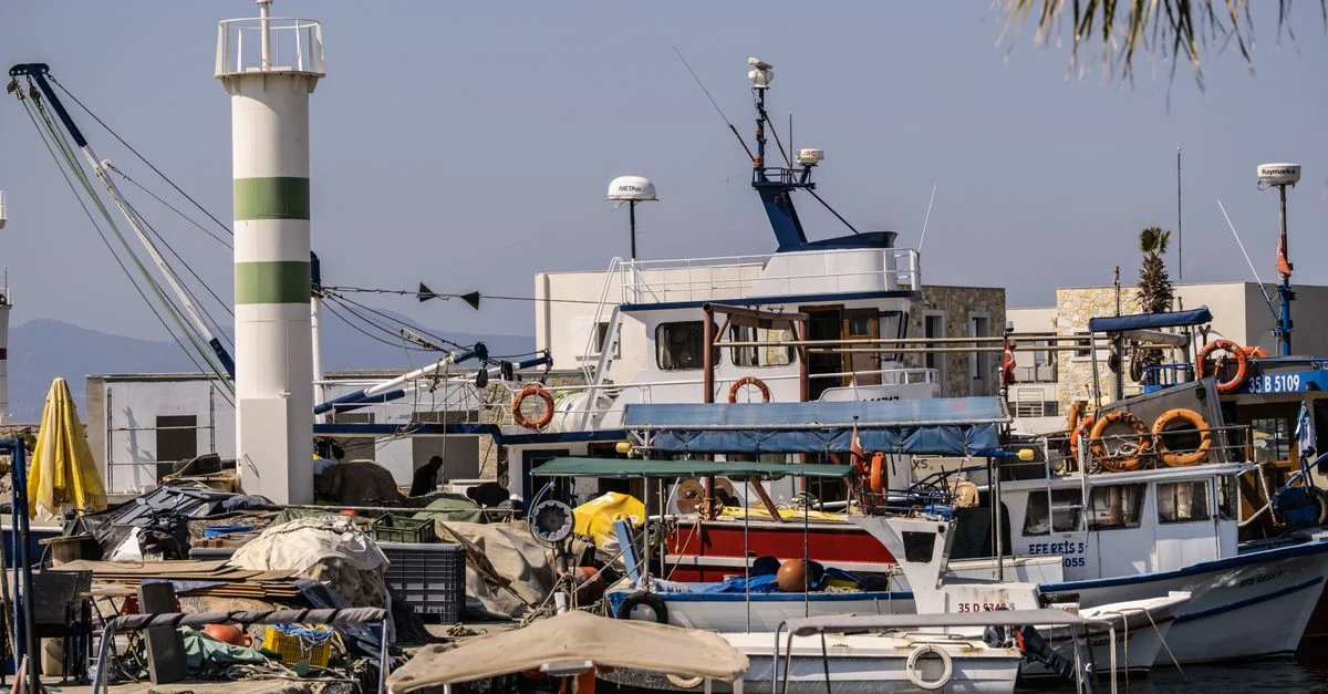 Port of Ios to Santorini by Ferry: A Seascape Journey