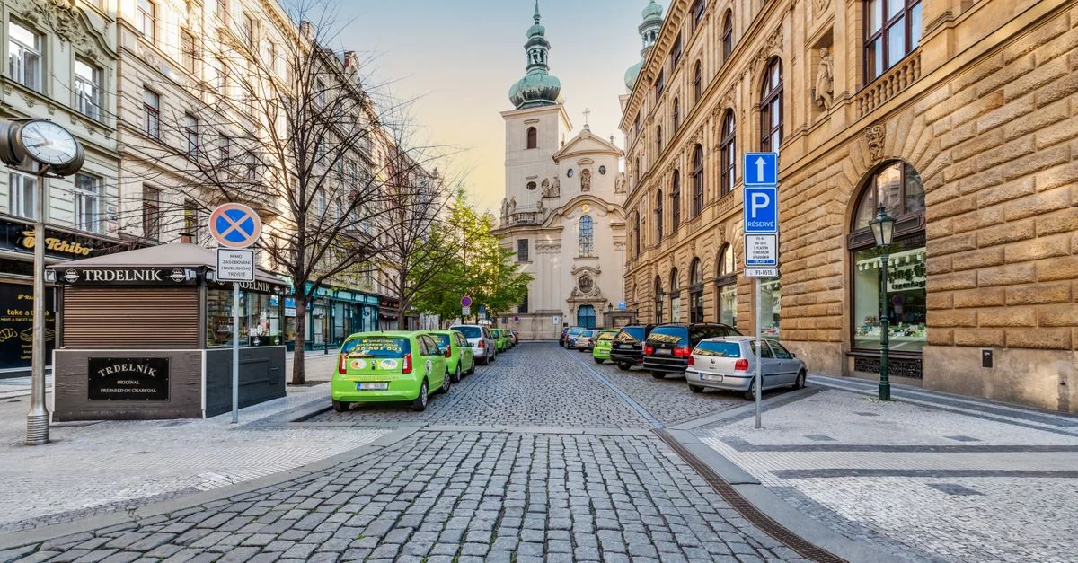 Traveling from Praha hlavní nádraží to Vienna