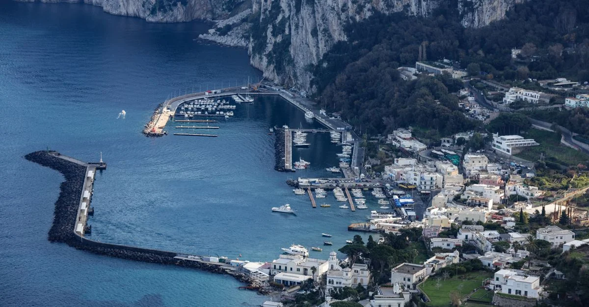 Praiano to Napoli by Ferry: A Seamless Coastal Journey