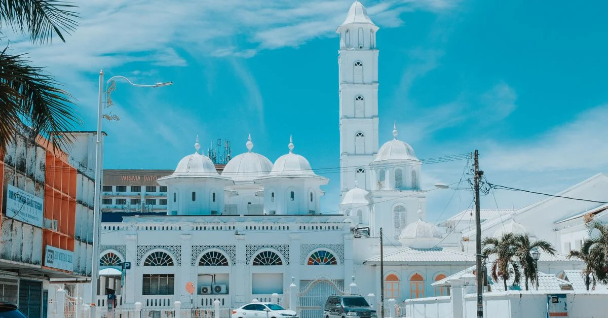 Explore Pulau Pinang on Foot: The Best Walking Tours for Culture and Adventure