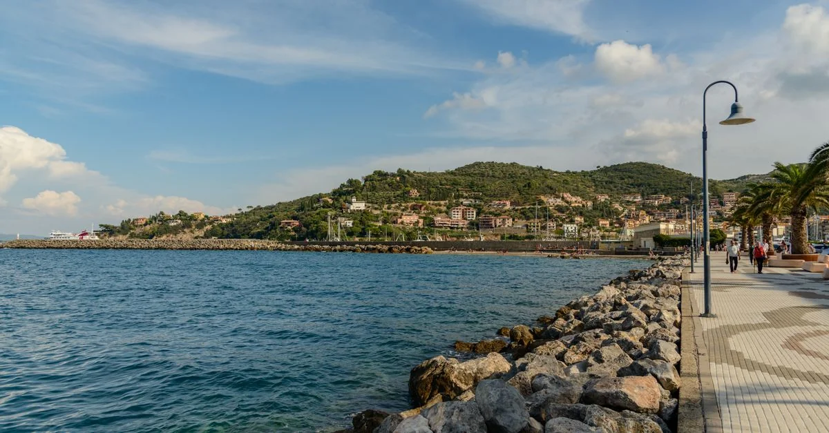 Traveling from Rapallo to Pisa by Bus: A Practical Budget Guide
