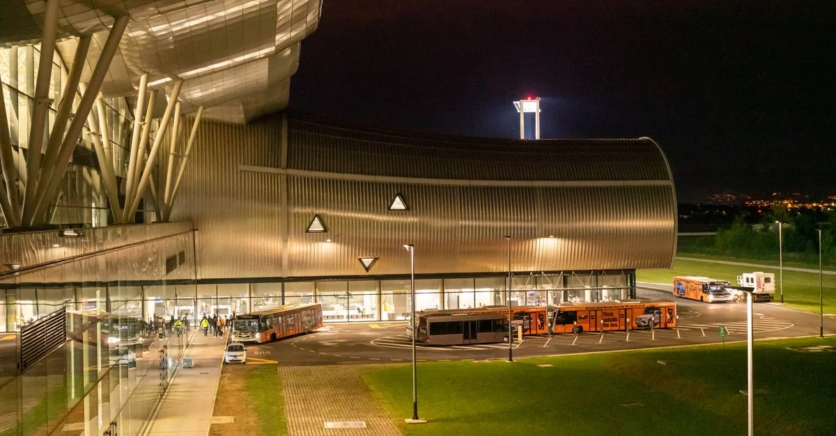 Reggio Emilia to Milan Bus Travel Guide: The Budget Route