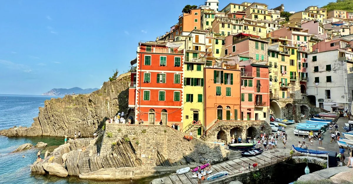 Traveling from Riomaggiore to Rome by Bus