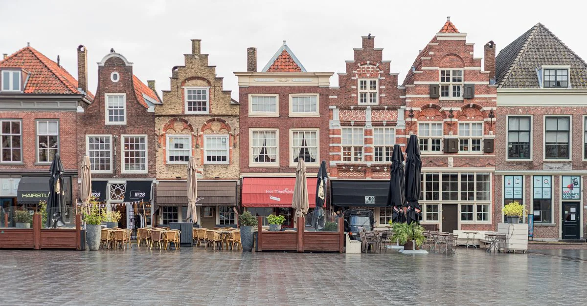 ’s-Hertogenbosch to Antwerp by Bus: A Practical Guide