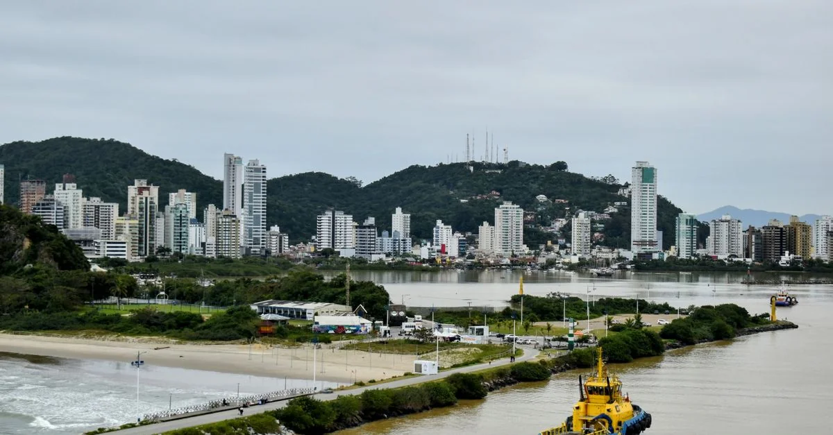 Exploring Salvador on Foot: The Best Walking Tours for an Unforgettable Experience
