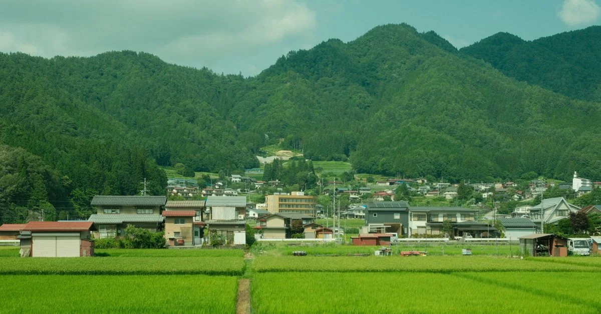 Shiga: A Traveler’s Guide to Edo Pop Art and Ceramic Traditions