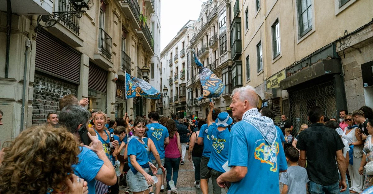 Explore T on Foot: The Ultimate Walking Tours Guide