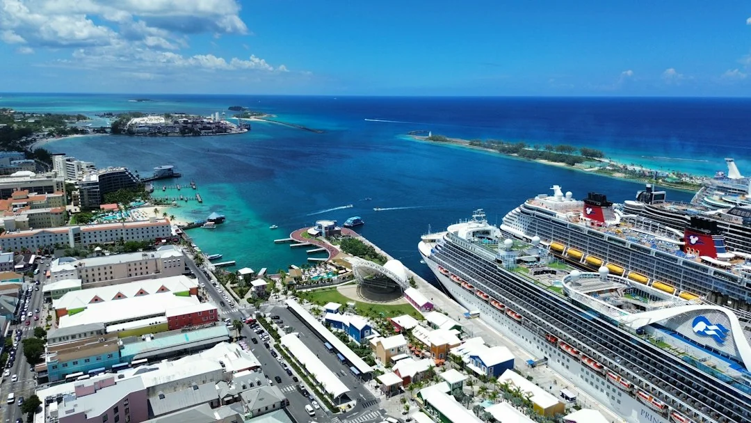 The Bahamas Water Sports Guide: Sailing, Snorkeling, and Boat Tours