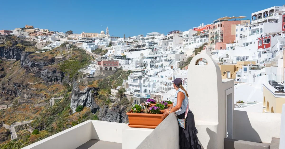 Thira Day Trip Guide: Castles, Coasts & Mountain Roads